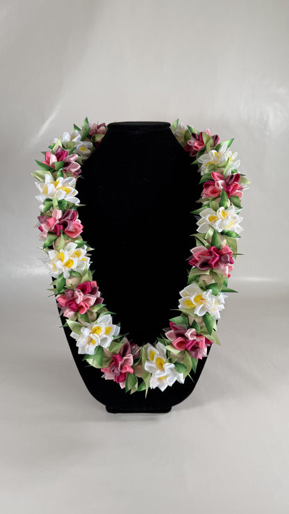 Blushing Blossom Lei 🌸