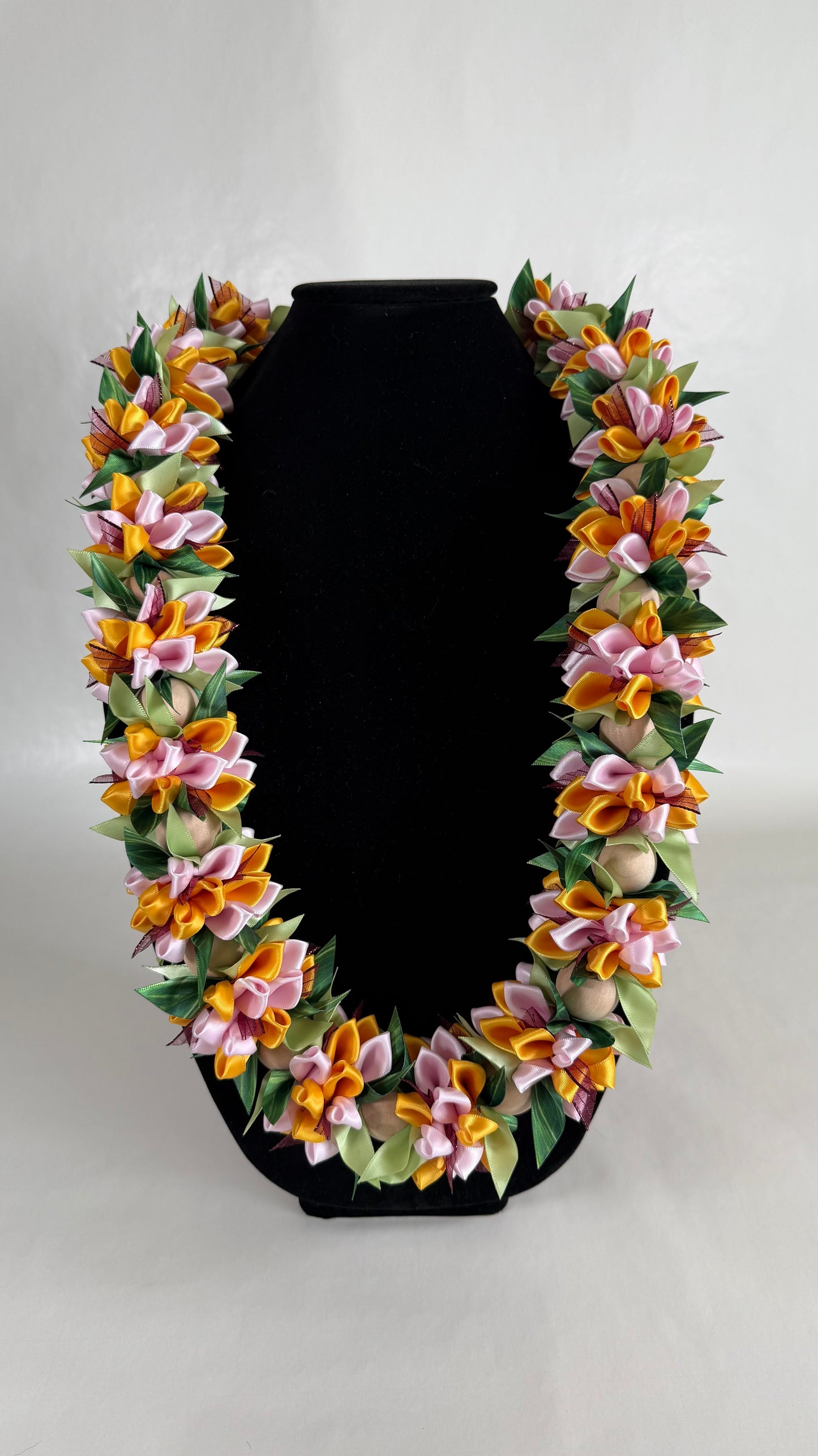 Pink Pineapple Lei 🍍