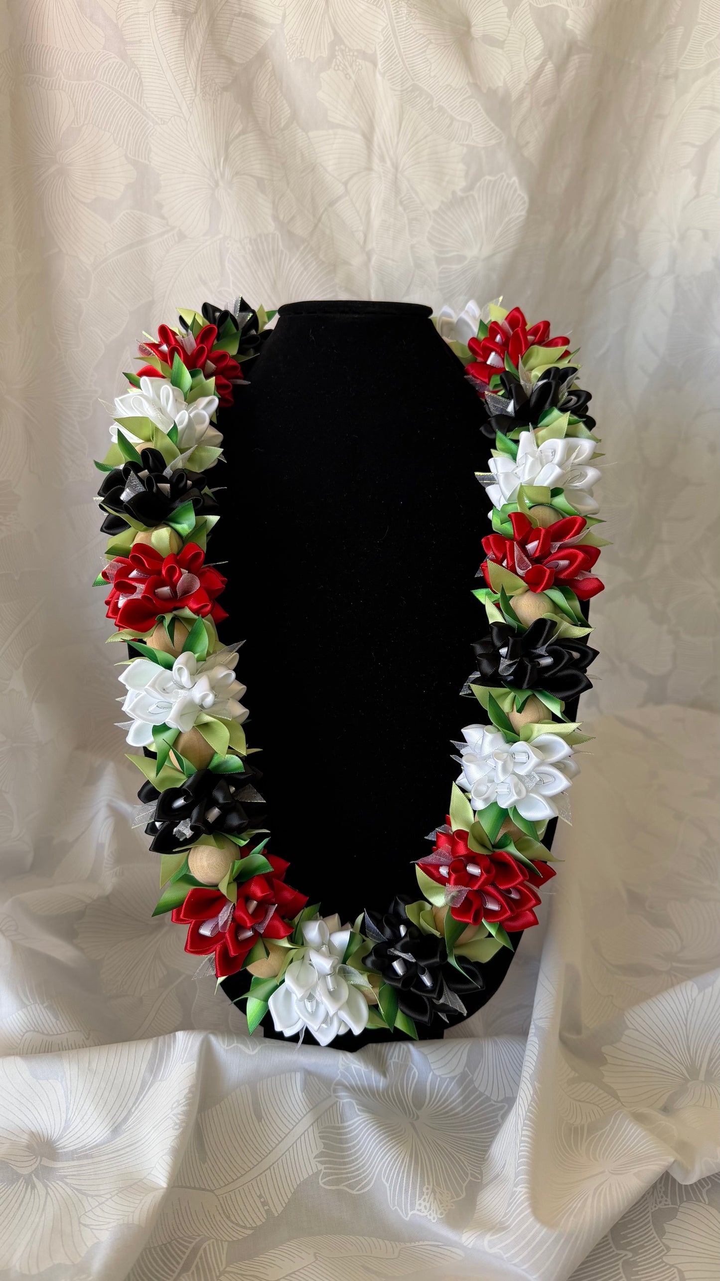 Midnight Rose Lei 🌹