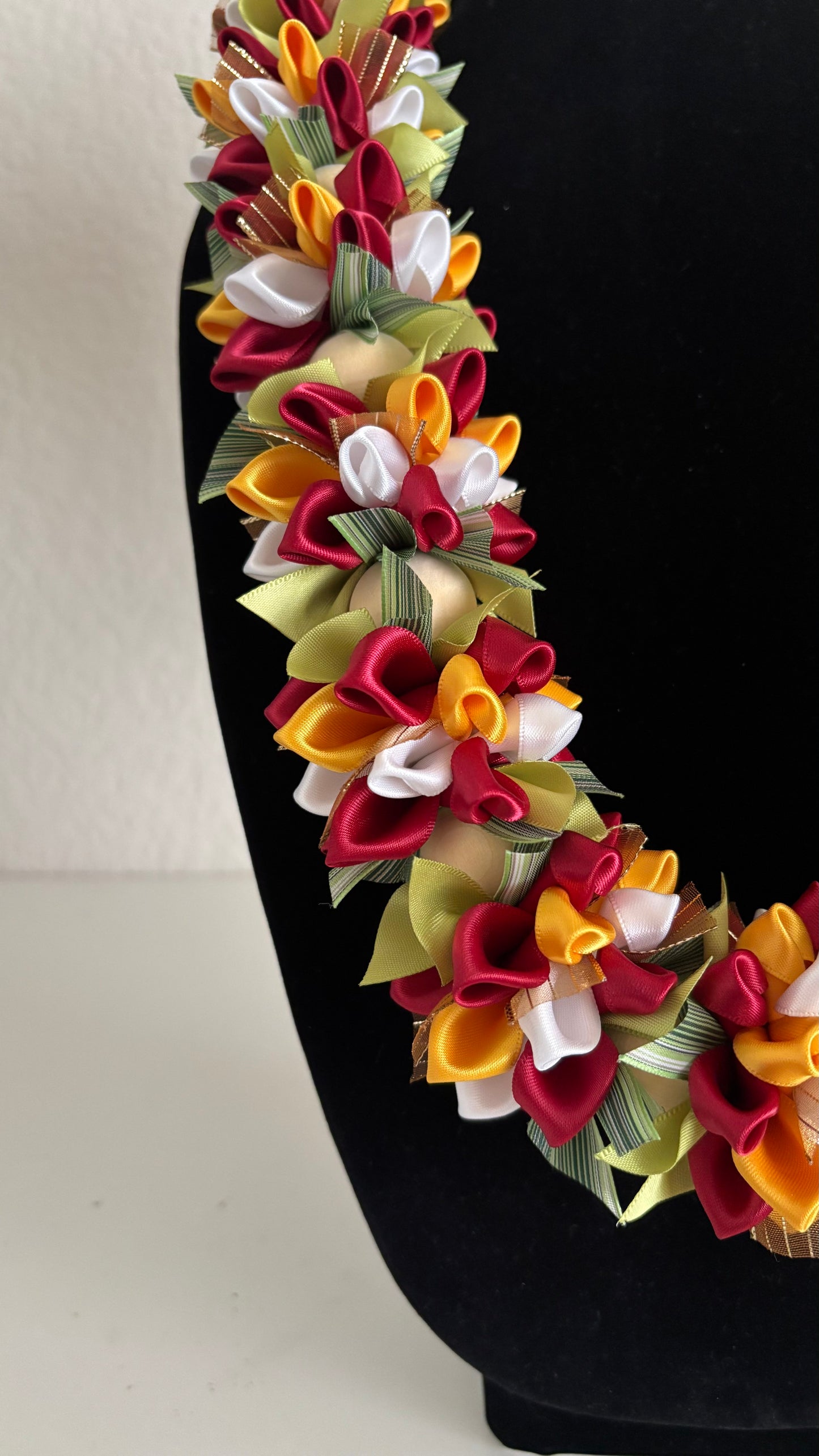 Maroon Majesty Lei 👑