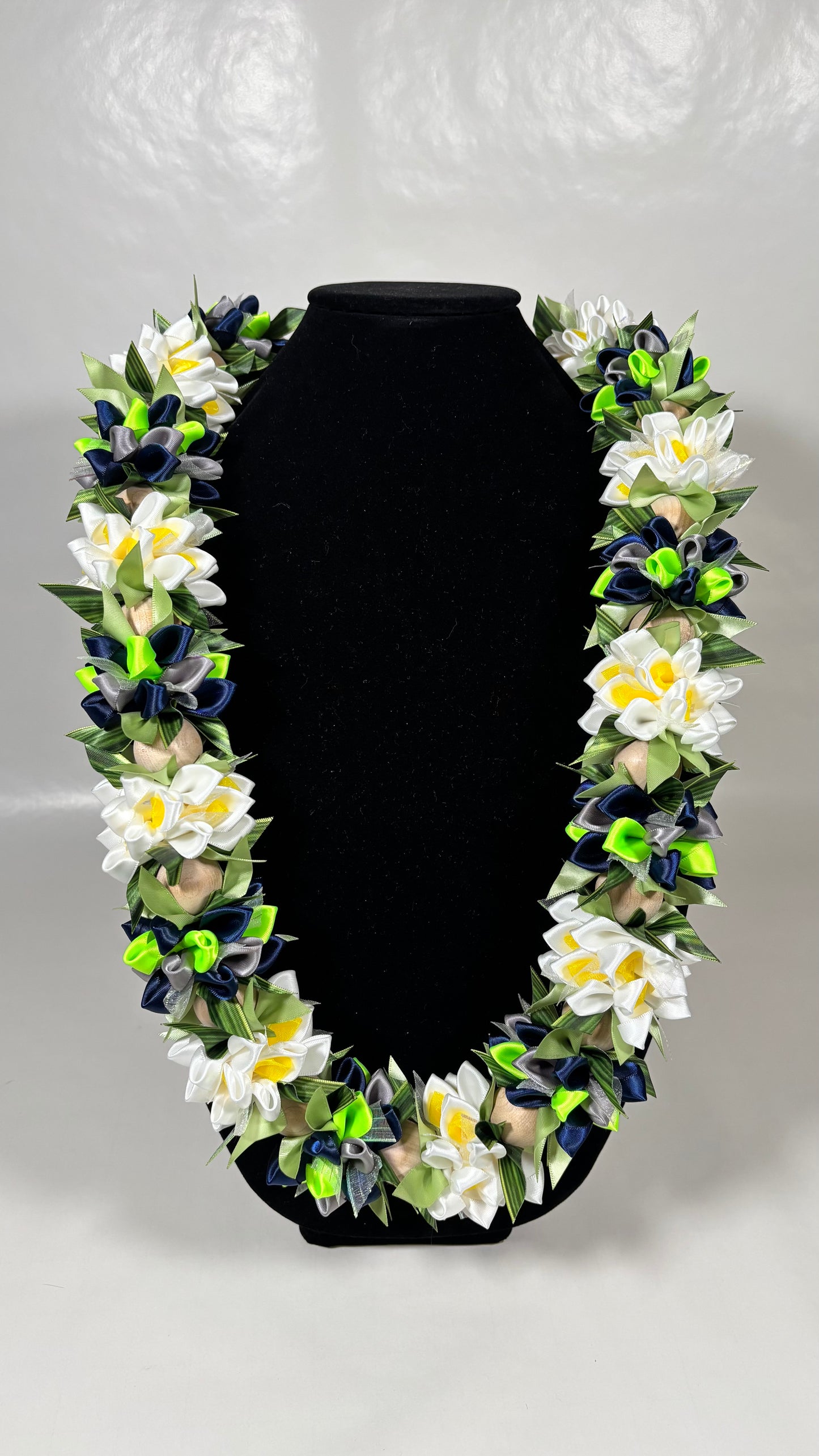 Seahawks Legacy Lei